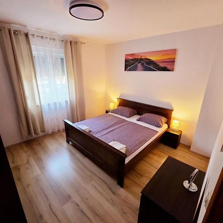 Spacious Apartment With Parking&Garden Marčana Exterior foto