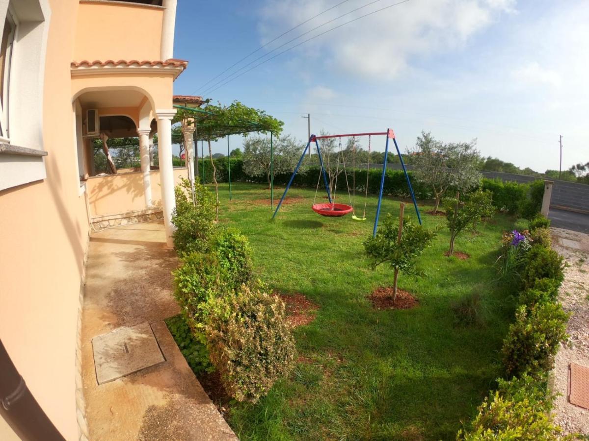 Spacious Apartment With Parking&Garden Marčana Exterior foto