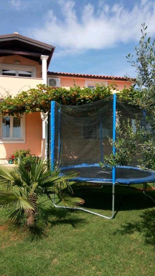 Spacious Apartment With Parking&Garden Marčana Exterior foto