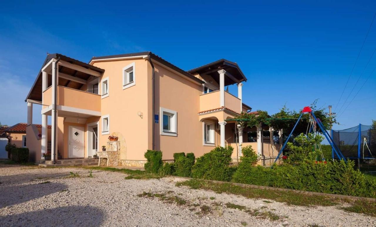 Spacious Apartment With Parking&Garden Marčana Exterior foto