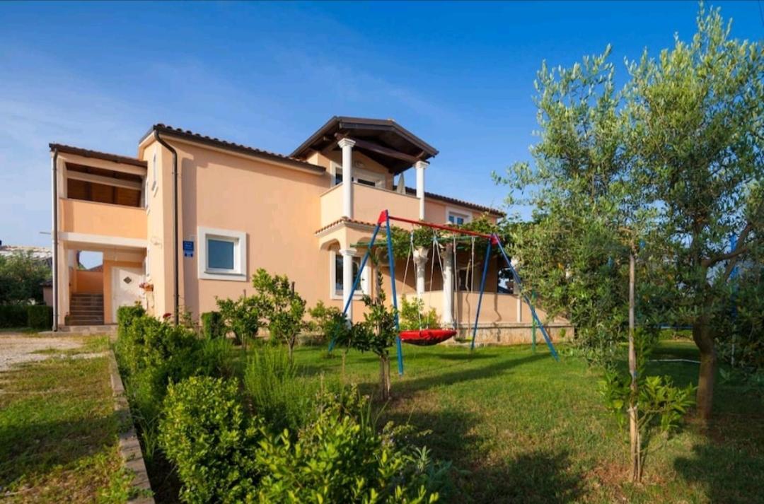 Spacious Apartment With Parking&Garden Marčana Exterior foto