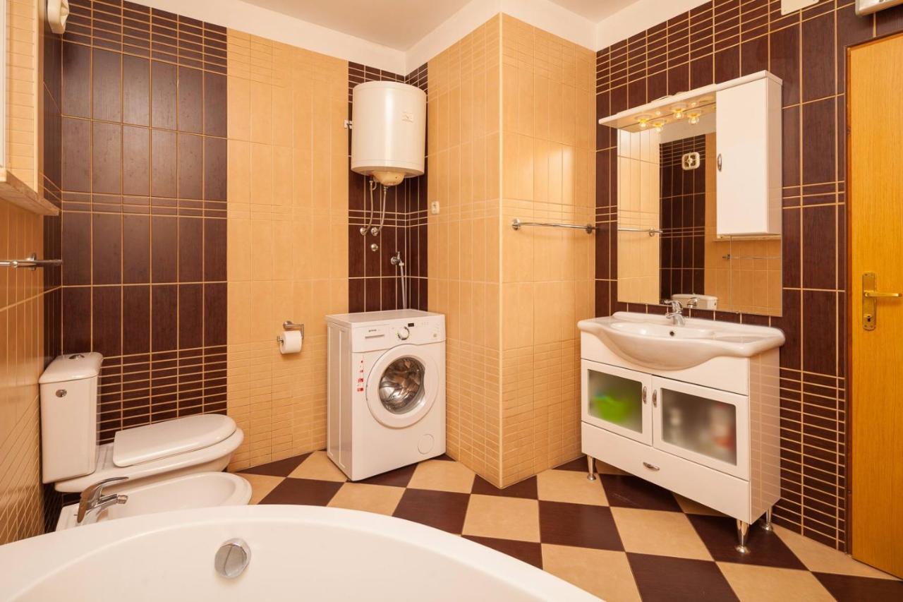 Spacious Apartment With Parking&Garden Marčana Exterior foto
