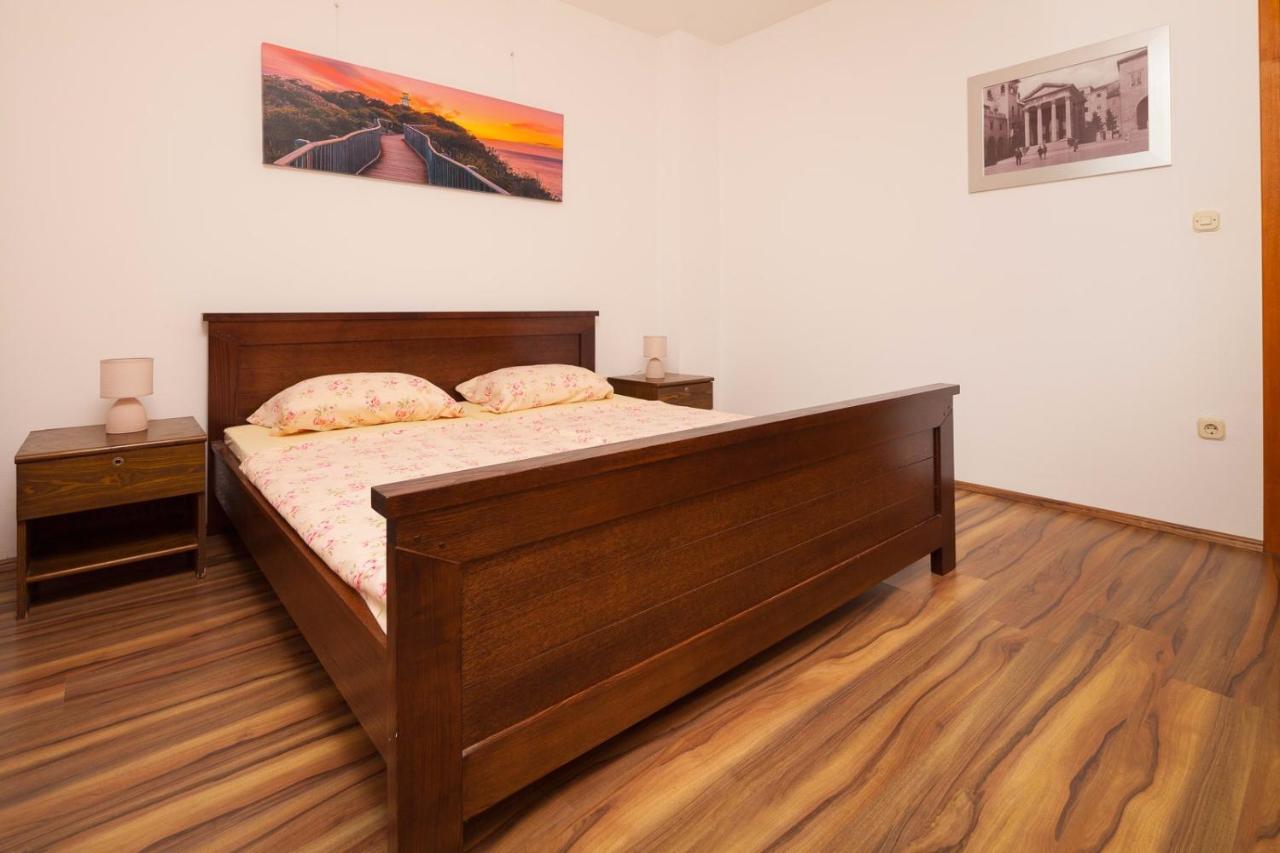 Spacious Apartment With Parking&Garden Marčana Exterior foto