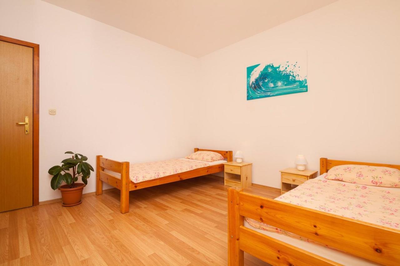 Spacious Apartment With Parking&Garden Marčana Exterior foto