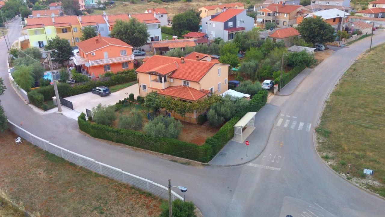 Spacious Apartment With Parking&Garden Marčana Exterior foto