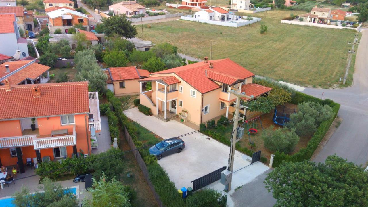 Spacious Apartment With Parking&Garden Marčana Exterior foto