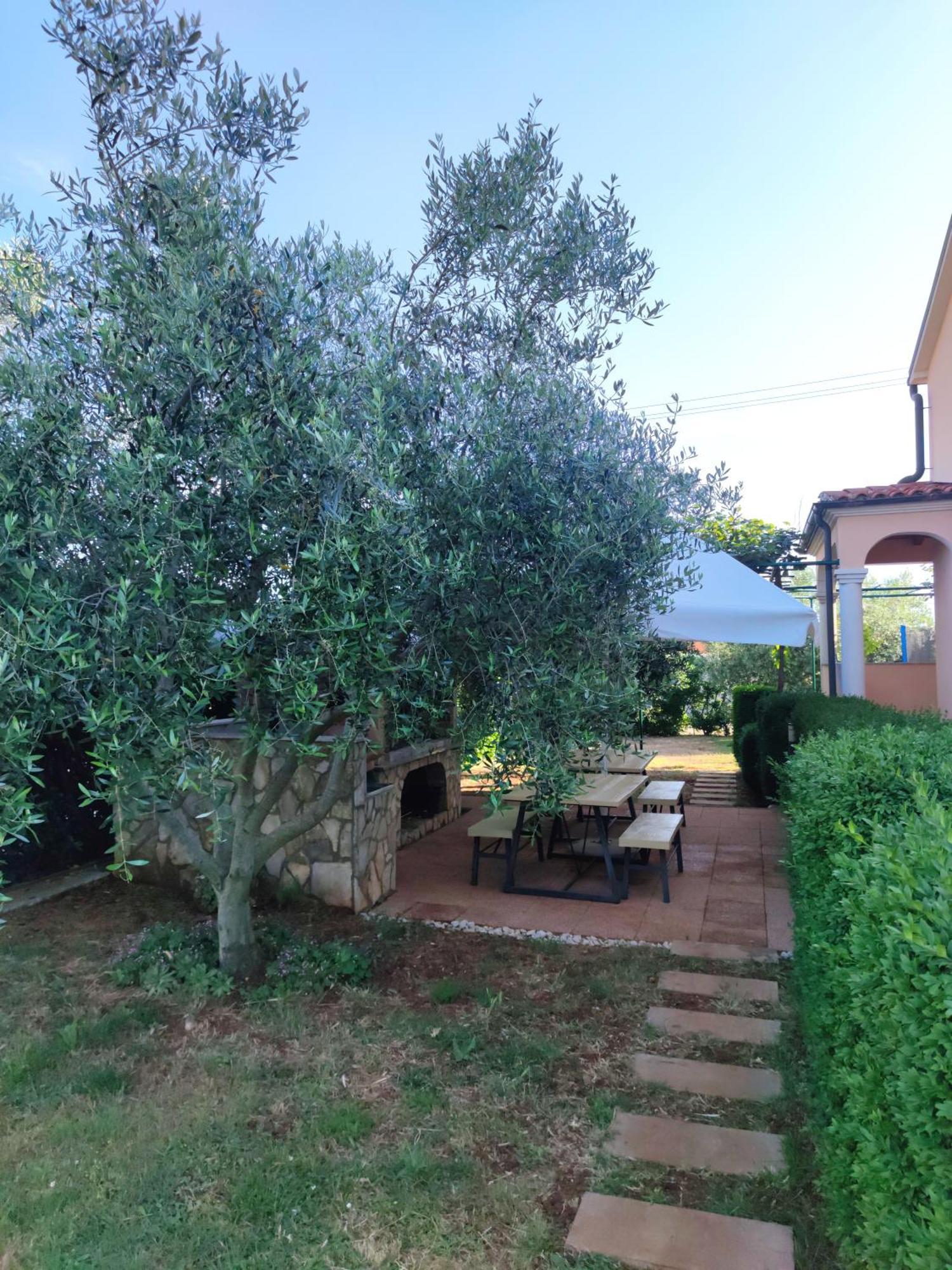 Spacious Apartment With Parking&Garden Marčana Cameră foto